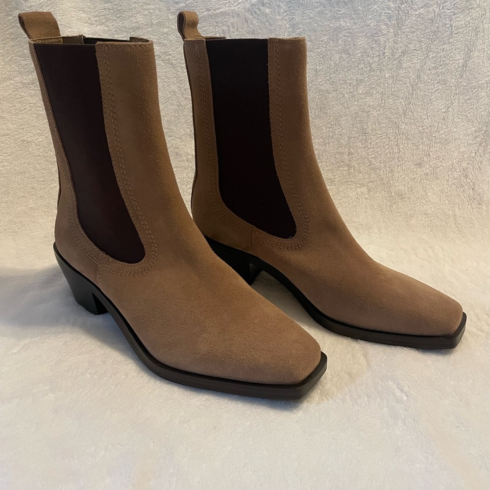 Nordstrom Tan Heeled Chelsea Boots with Stacked Heel. New In Box.